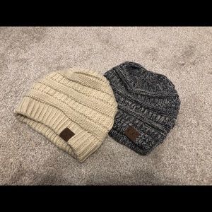 2 beanies ✨